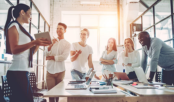Seminargruppe-bei-der-Arbeit